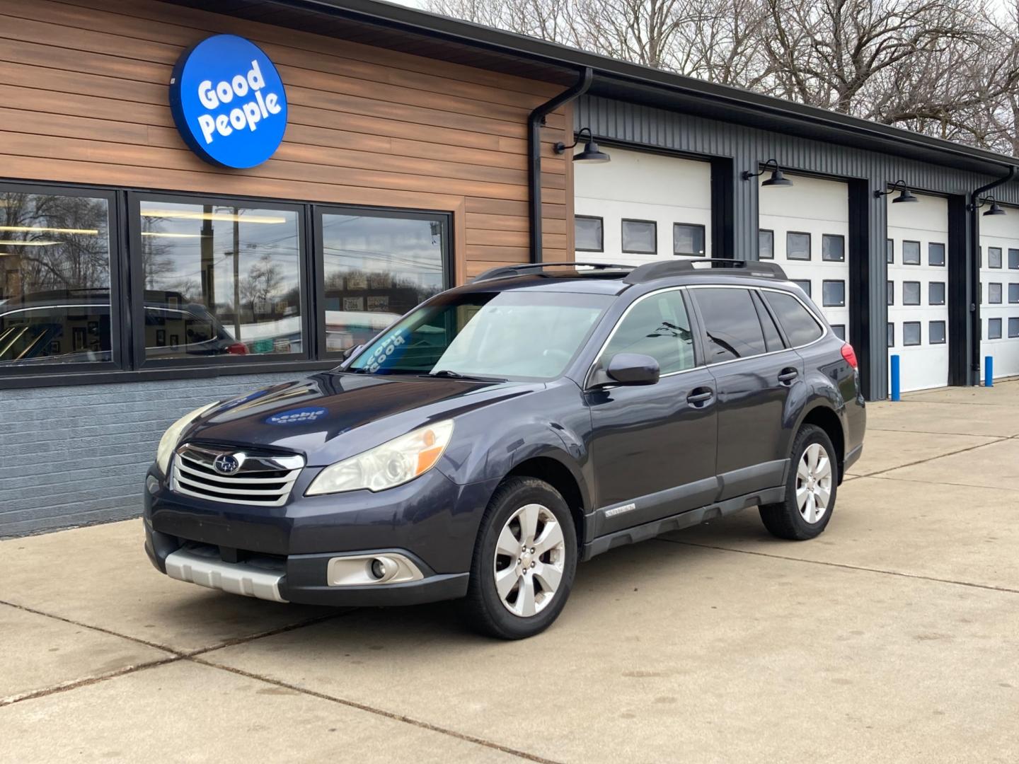 2013 Camillia Red Pearl Subaru Outback 2.5i Premium (4S4BRCGC1D3) with an 2.5L H4 DOHC 16V engine, located at 1800 South Ihm Blvd, Freeport, IL, 61032, (815) 232-5543, 42.278645, -89.607994 - Photo#3